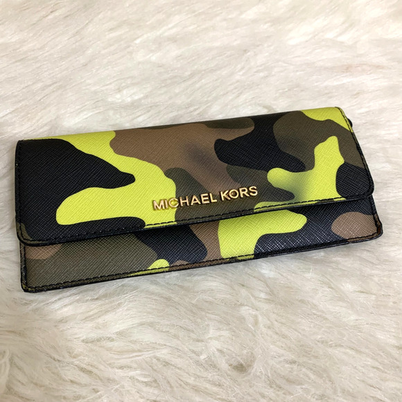 MICHAEL KORS Green/Black/Acid Yellow Camouflage CAMO Envelope Snap Wallet - Picture 3 of 16